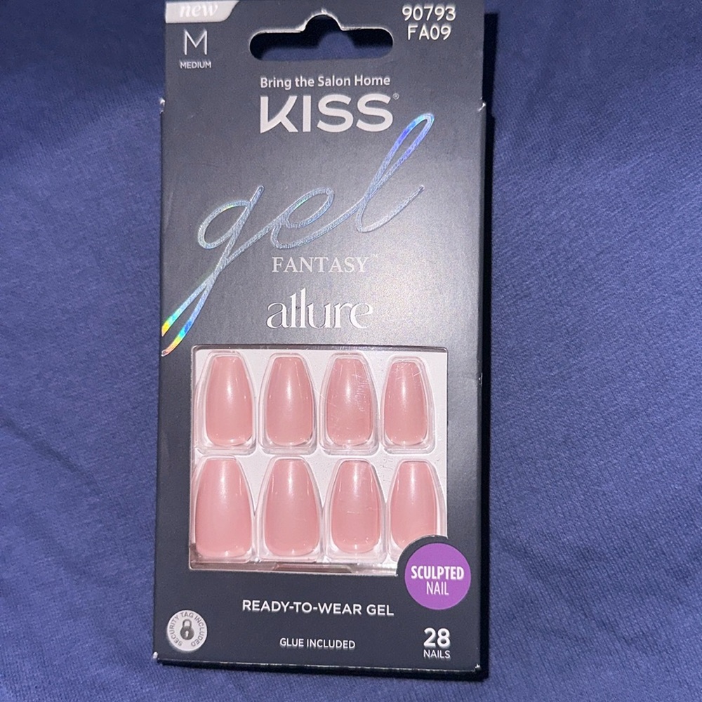 Bring the salon home Kiss gel fantasy ready to wear gel press on nails